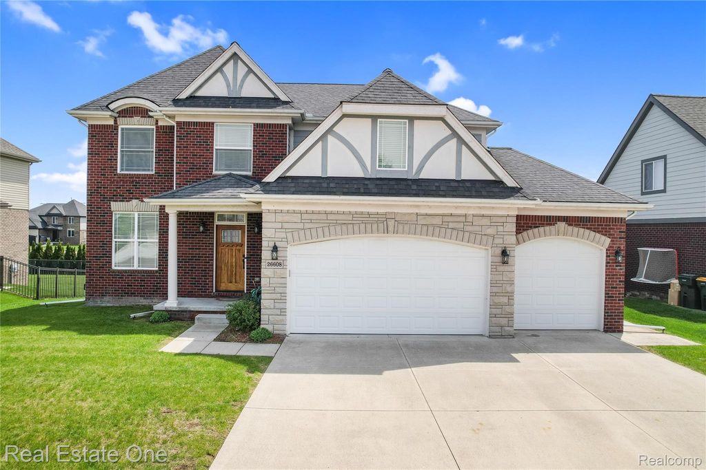 26608 Fountain View Boulevard, Chesterfield township