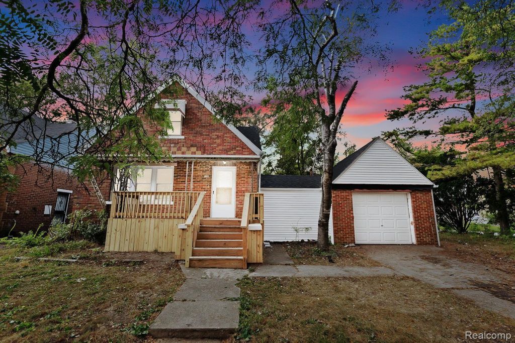 15887 Snowden Street, Detroit