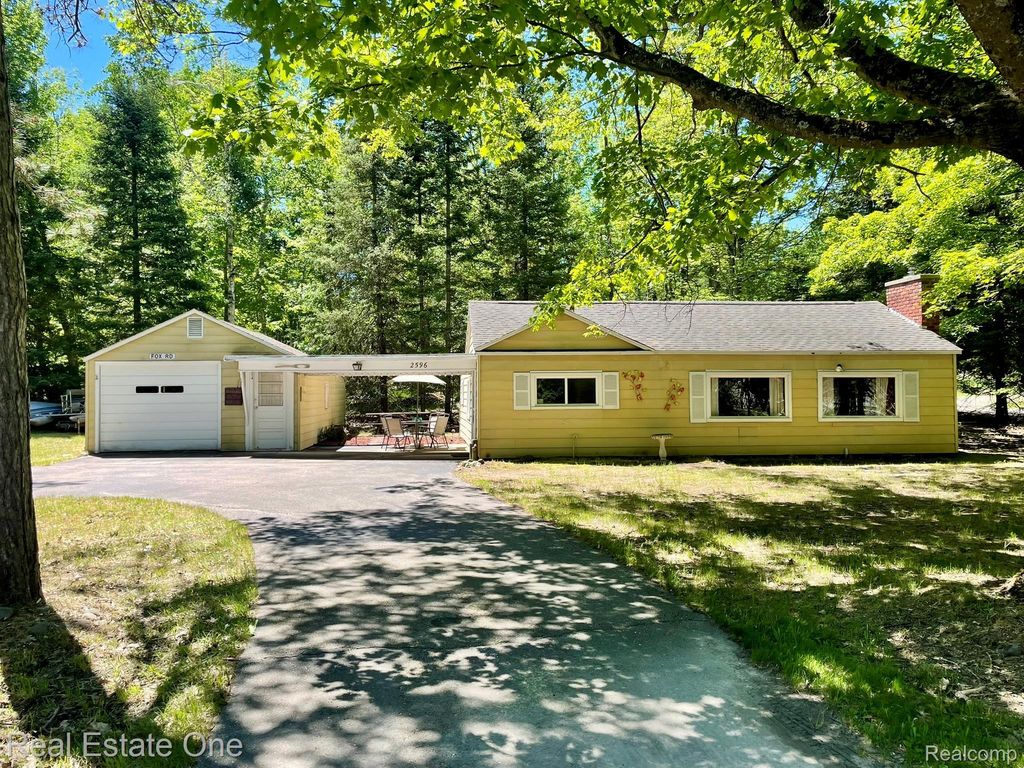2596 E Fox Road, Alcona township