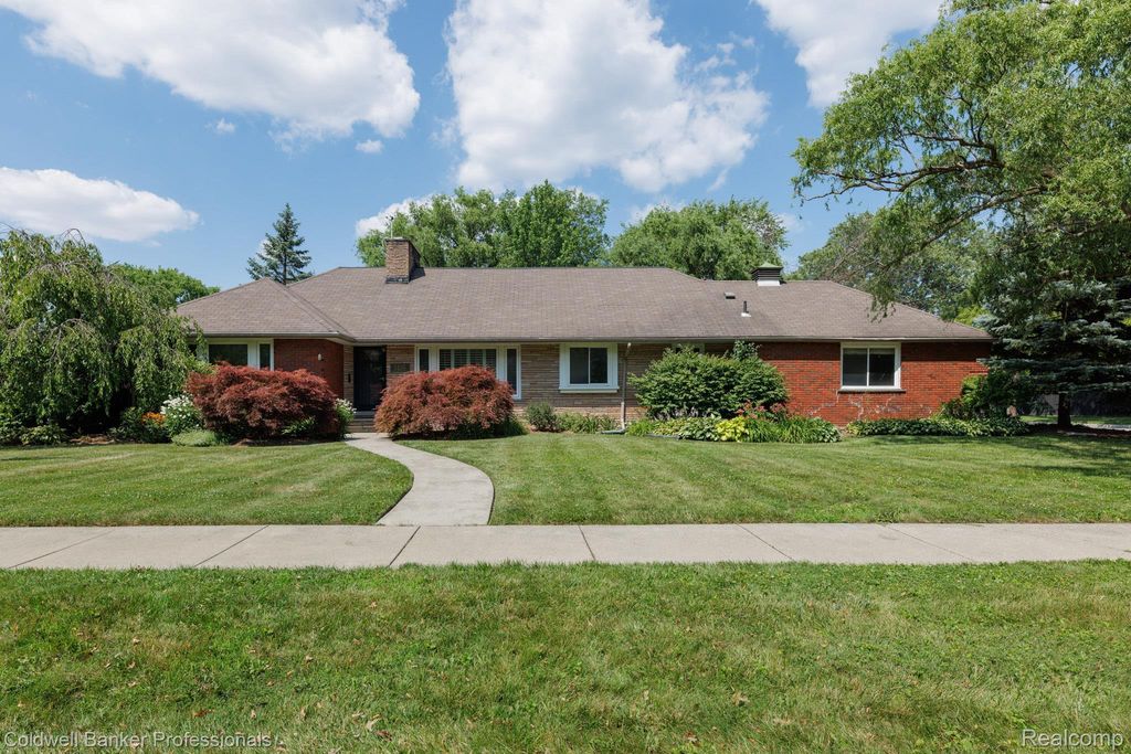 1416 N Renaud Road, Grosse Pointe Woods city