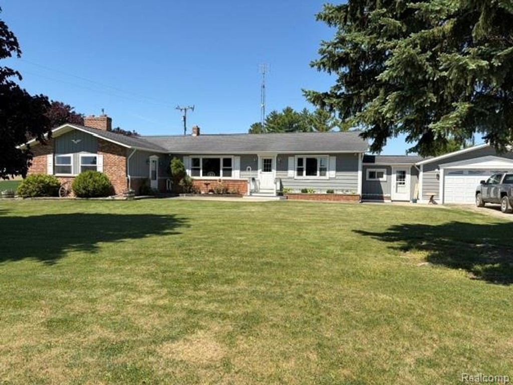 4815 Loree Road, Deckerville village