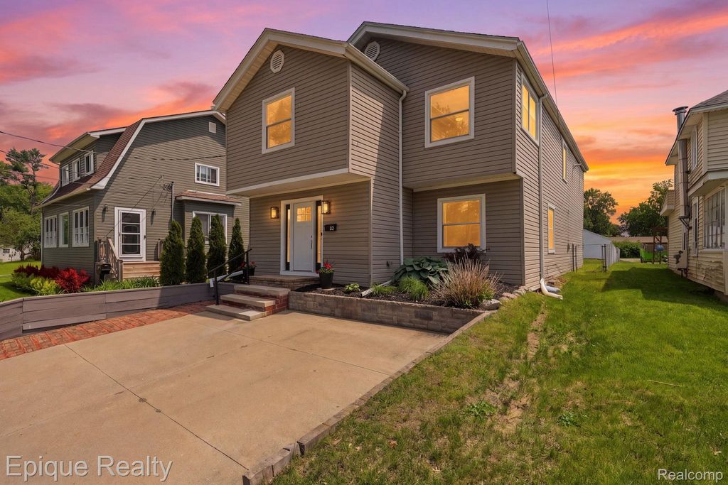 72 N North Shore Drive, Lake Orion