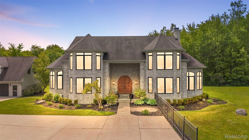 62502 Wayfaring Road, Ray