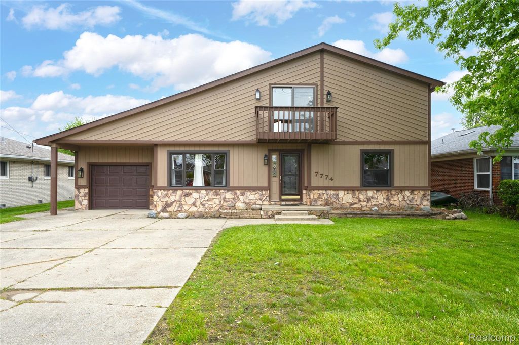 7774 Colony Drive, Clay township