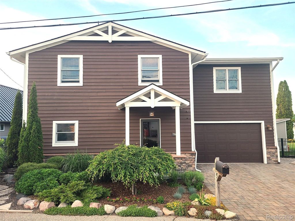 9568 Buckingham Street, White Lake charter township