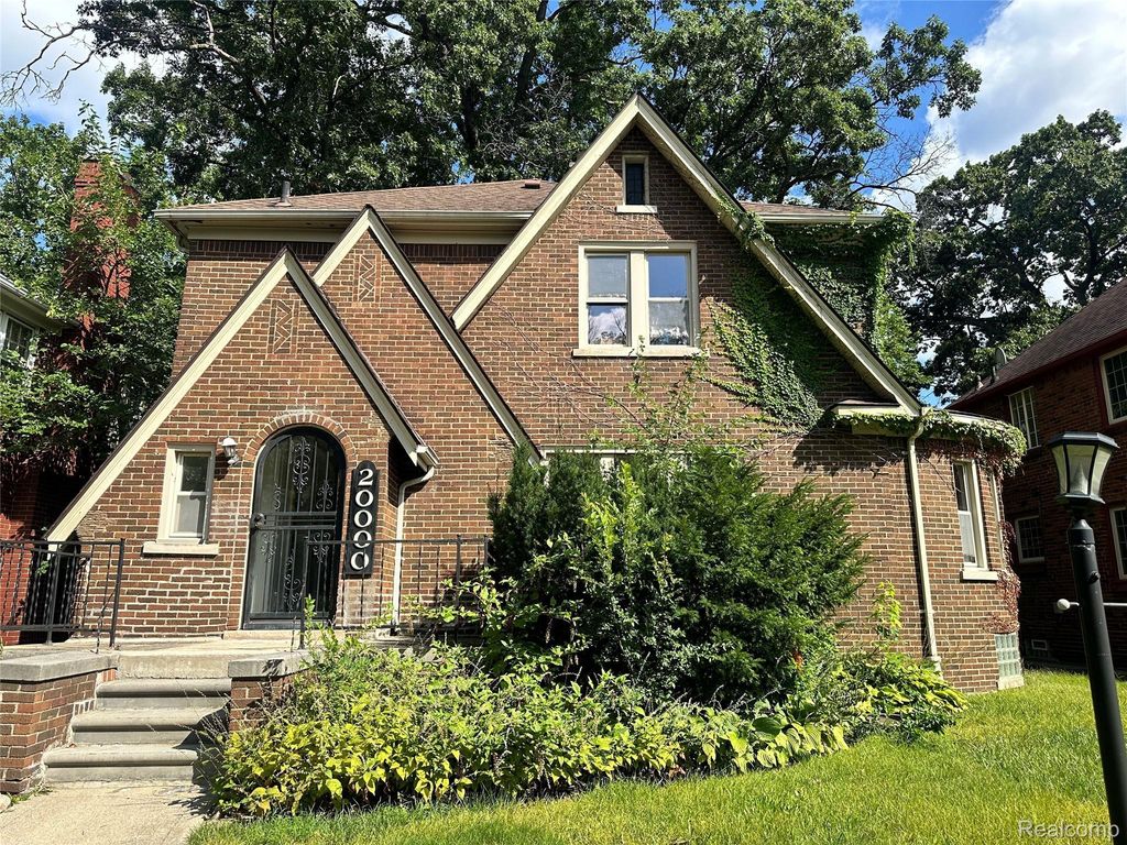 20000 Canterbury Road, Detroit