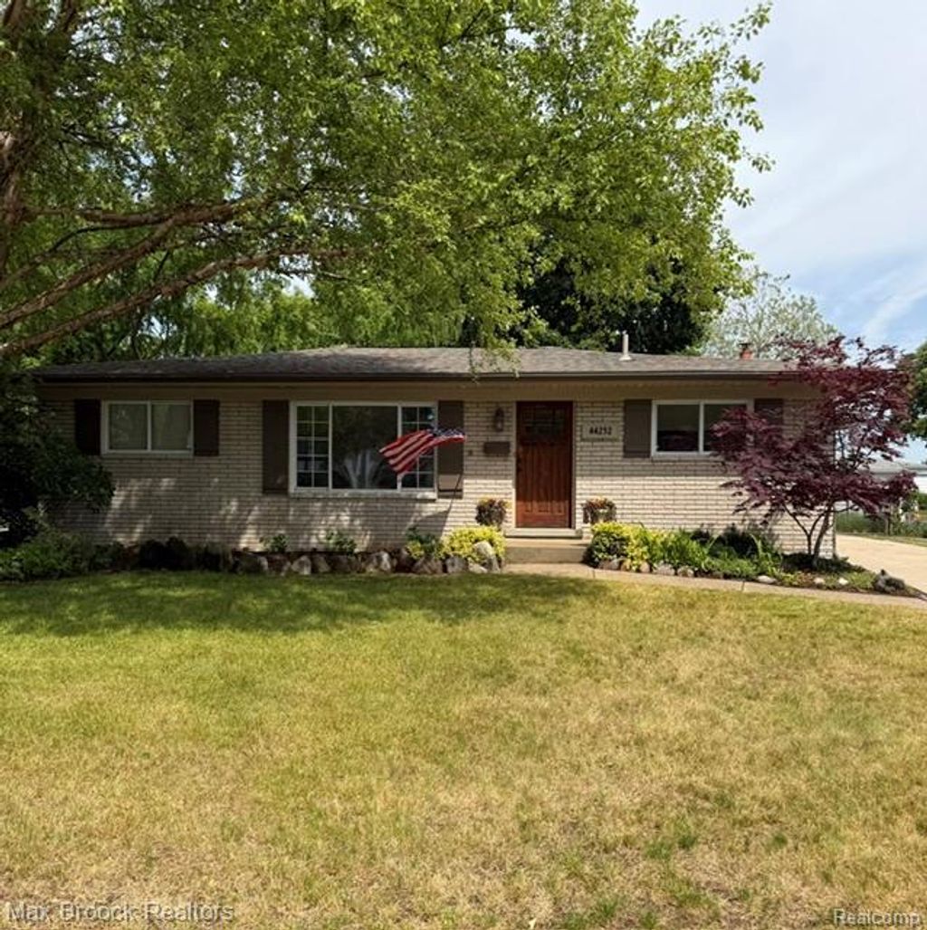 44252 Felstone Drive, Sterling Heights city