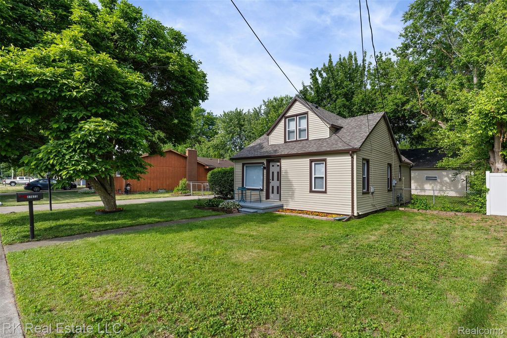 27073 Gilbert Drive, Warren city