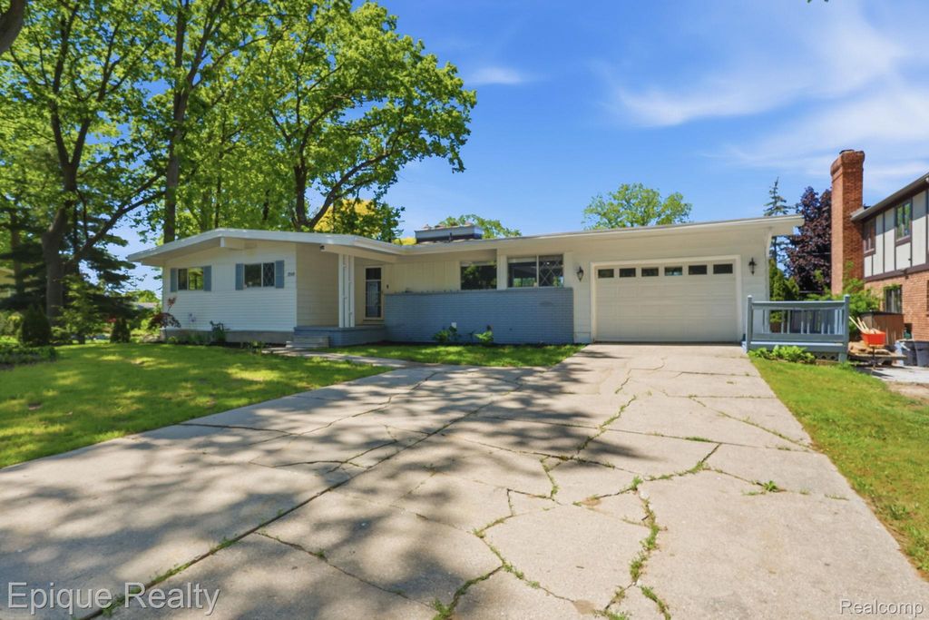 2549 Riverwood Drive, Port Huron city