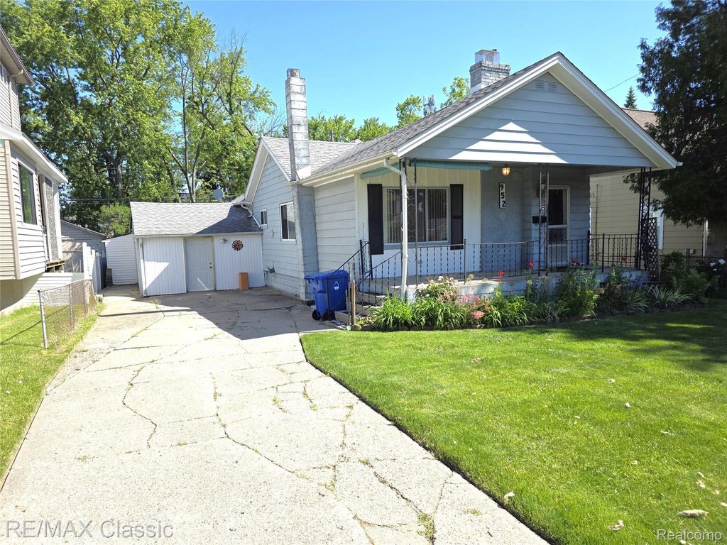 952 Lakeview Street, Waterford charter township