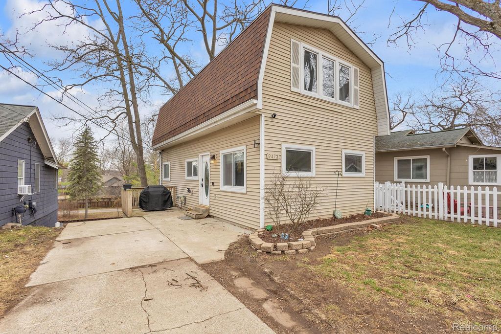 9473 Huron Street, Dexter township