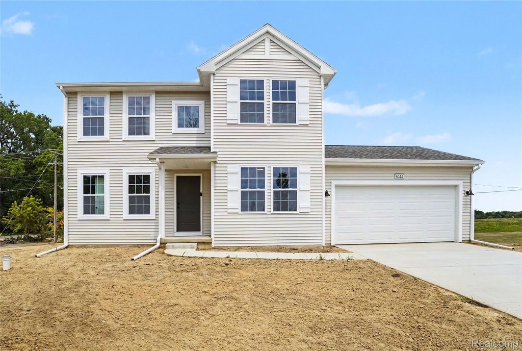 6044 Lahring Road, Fenton charter township