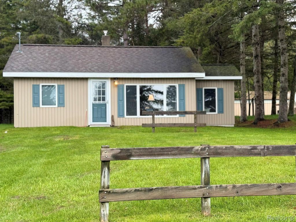 4348 N Shrew Road, Alcona township