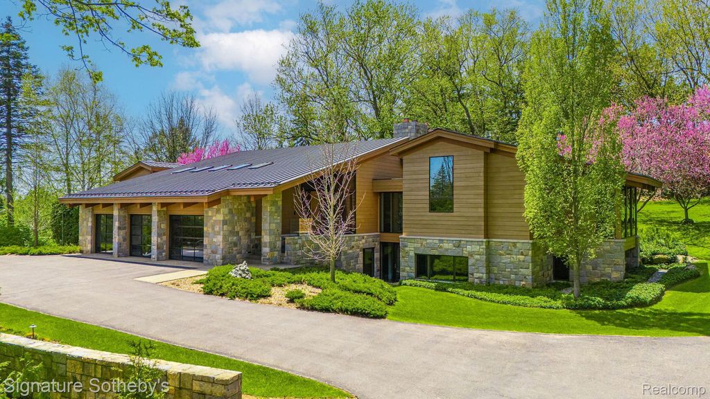 5051 Beach Road, Troy city