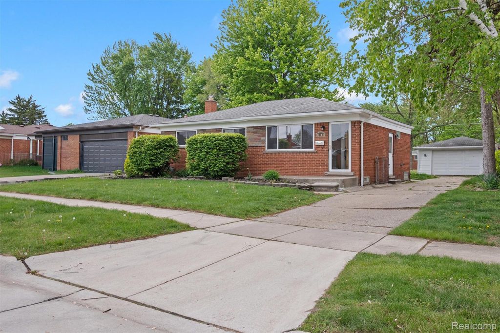 13144 Stamford Avenue, Warren city