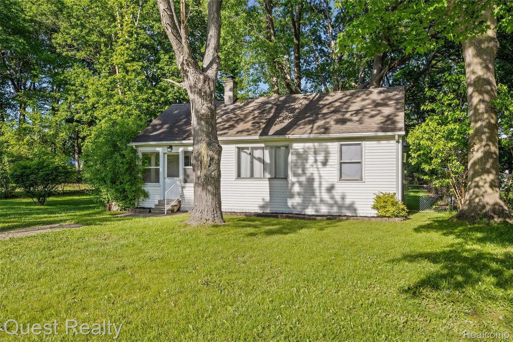 32660 Saint Vincent Avenue, Warren city