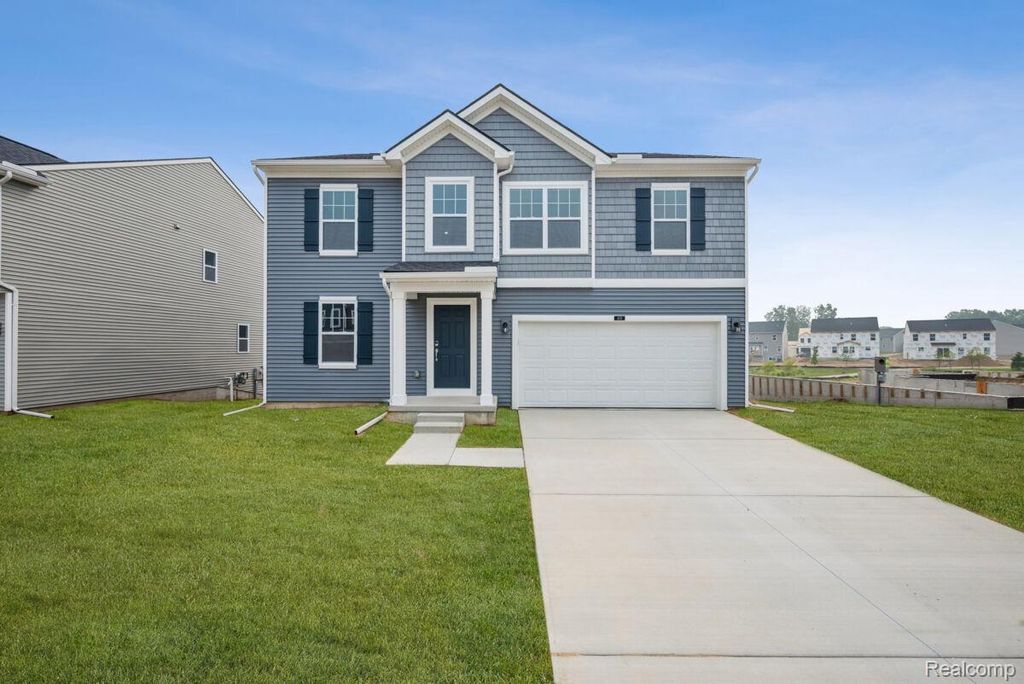 408 Hidden River W, Holly township