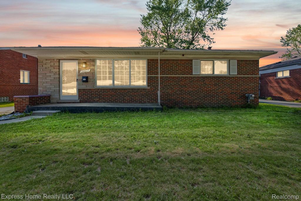 24825 Masch Avenue, Warren city
