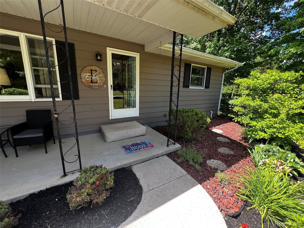 2234 W Caro Road, Indianfields township