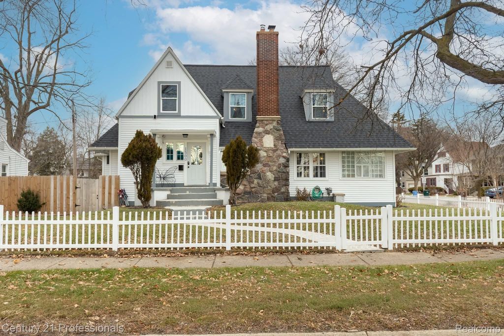 1500 W Saint Joseph Street, Lansing city