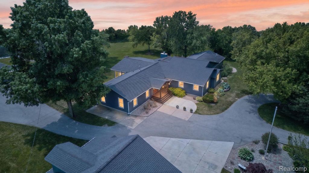 9353 Hill Road, Gaines township