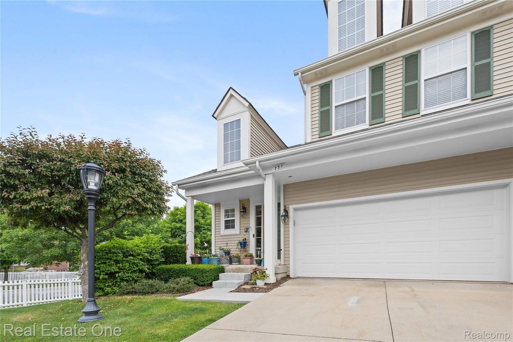 731 E Bluff Court, Rochester Hills city