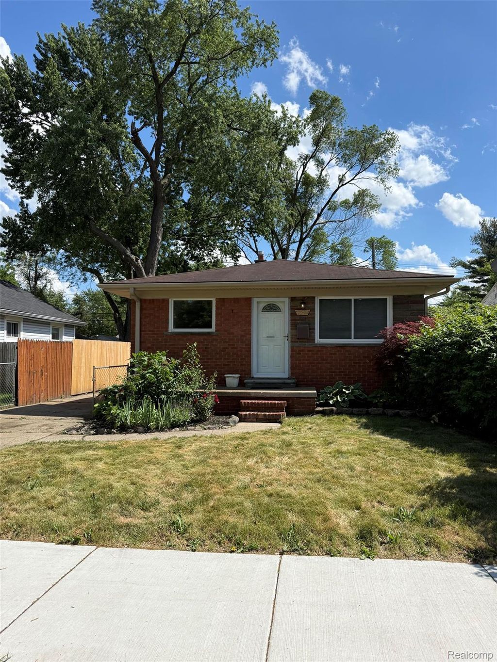 1512 E Jarvis Avenue, Hazel Park city