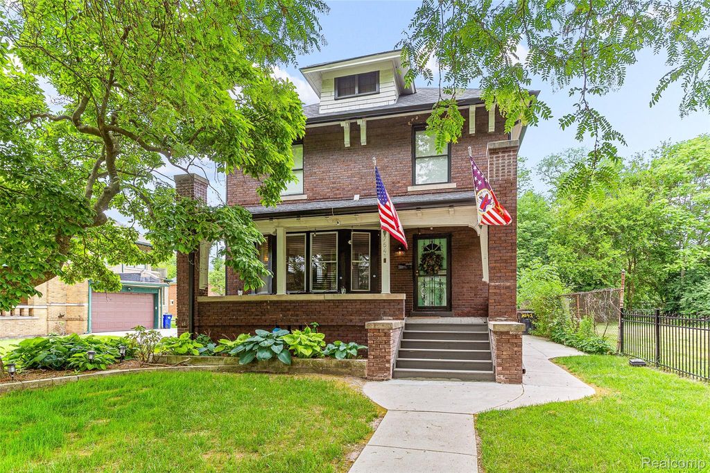 7641 La Salle Boulevard, Detroit city