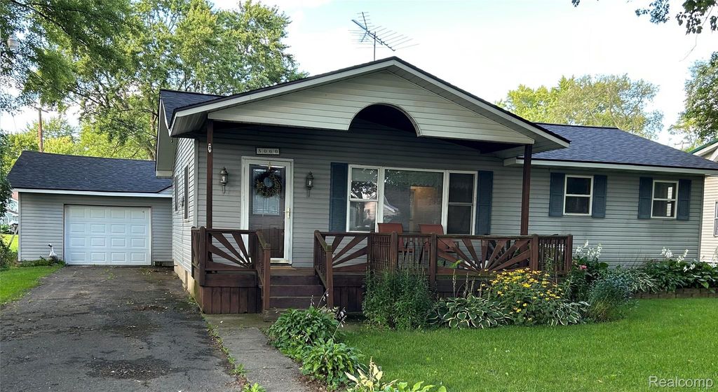 5060 Armstrong Avenue, Fairgrove village