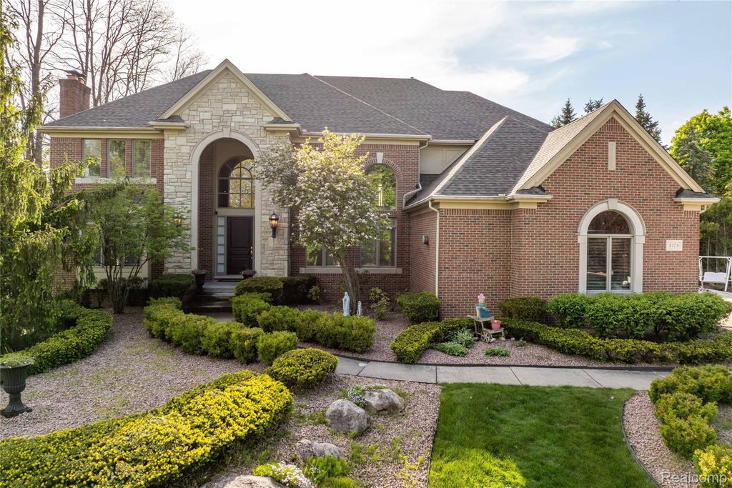 5173 Serena Drive, Troy city