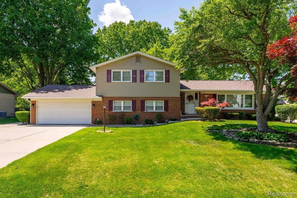 36521 Gloucester Drive, Clinton charter township