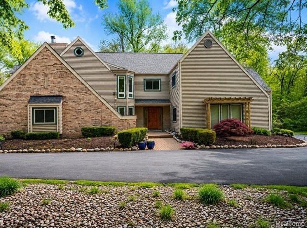 4790 Meridian Road, Williamstown township