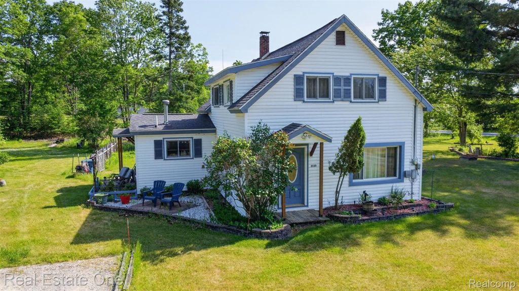 4489 W School Road W, Markey township