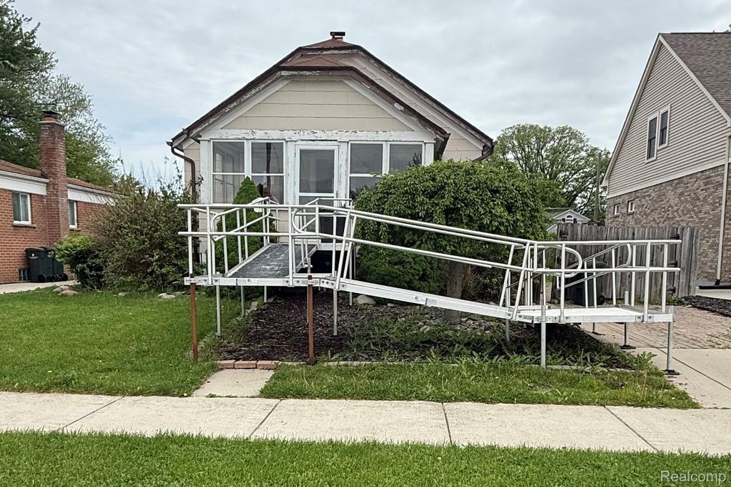 23141 Euclid Street, St. Clair Shores city