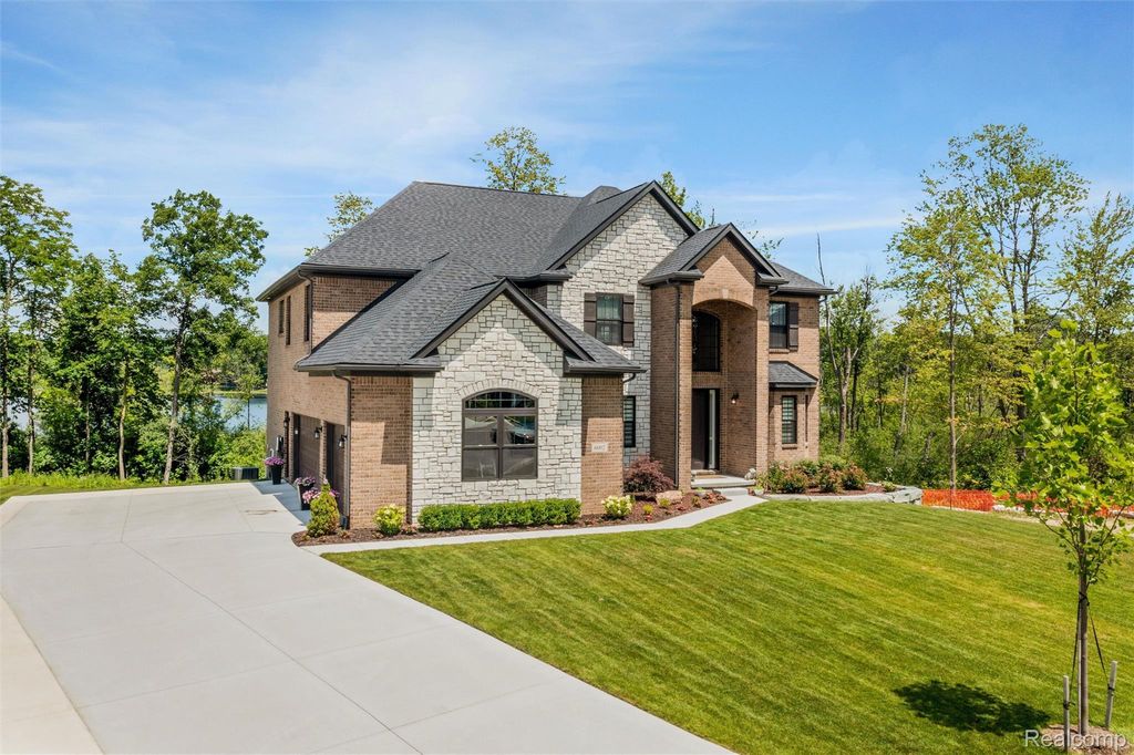 6002 Monarch, Village of Clarkston city