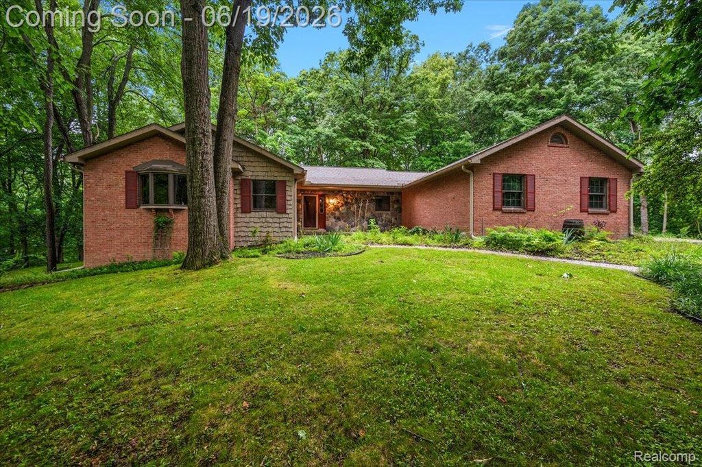 670 Rolling Acres Drive, Ortonville