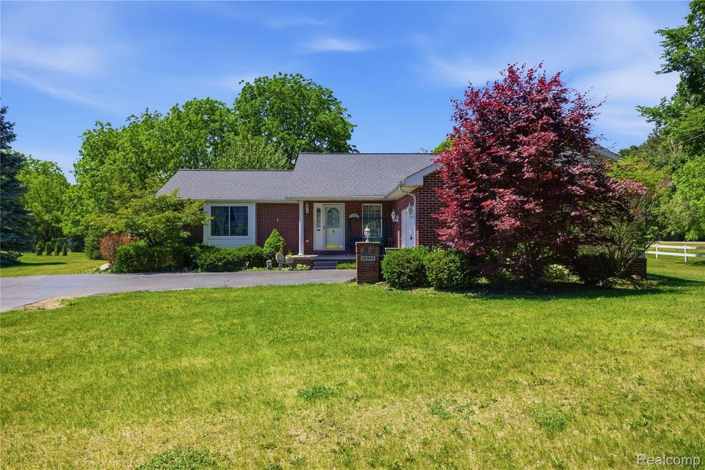 16362 Paddock Club Boulevard, Fenton charter township