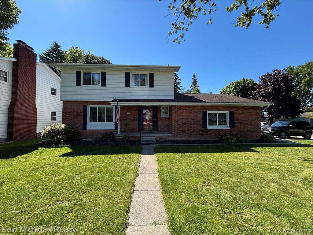 1828 Kennelworth Drive, Port Huron city