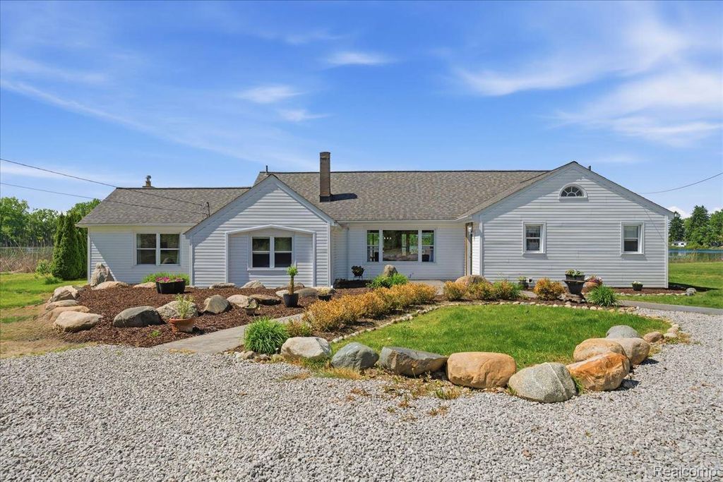 68991 Mound Road, Washington township