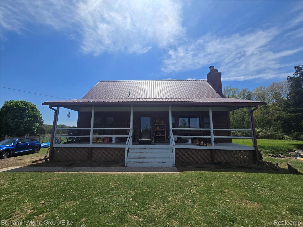 6827 Lapeer Road, Kimball township