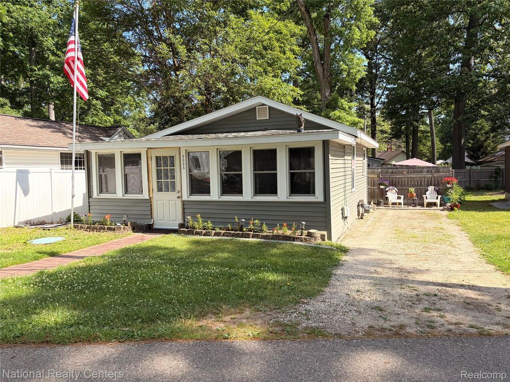 2025 Parkwood Court, Norvell township
