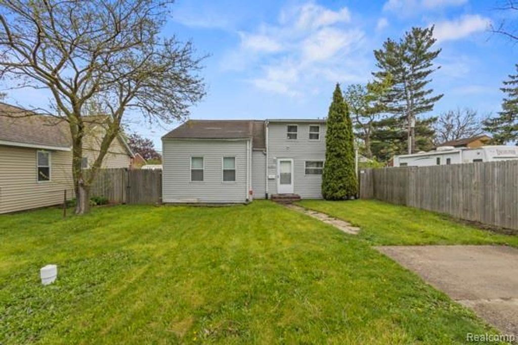25884 Leach Street, Roseville city