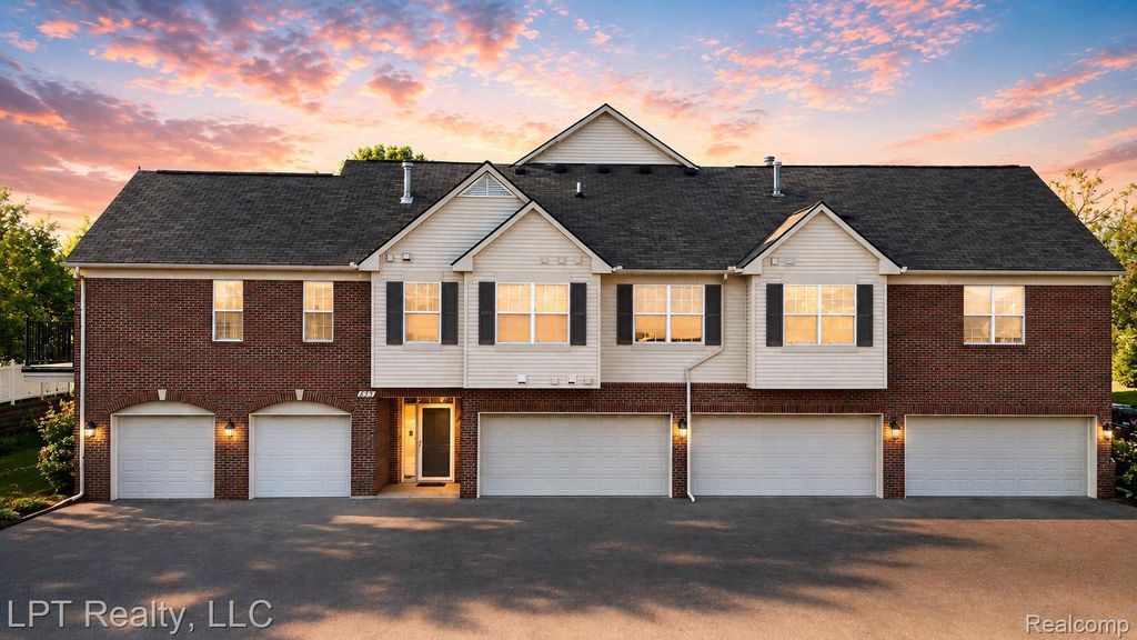 623 Worthington Drive, Lansing