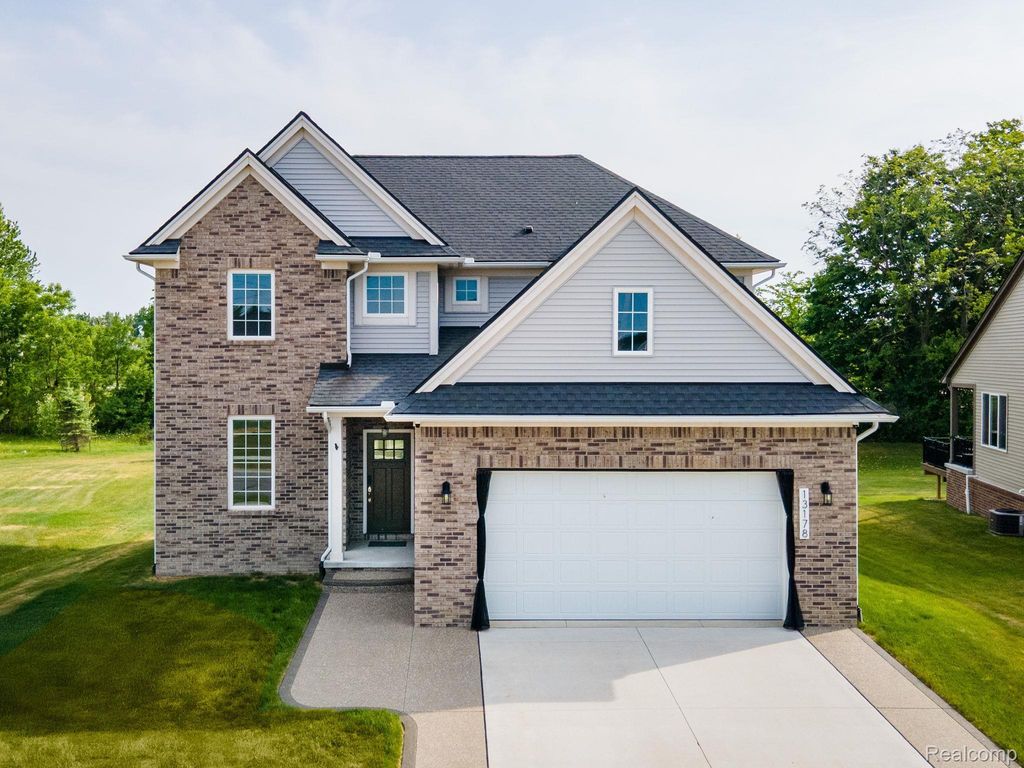 13178 Demil Drive, Bruce township