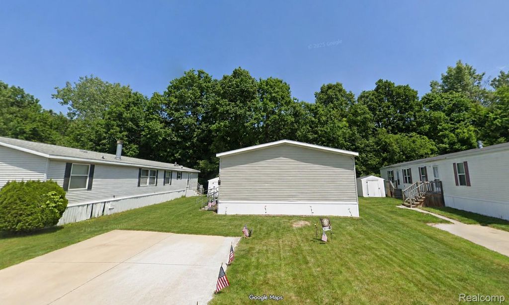 4229 Hillary Creek, Burton city