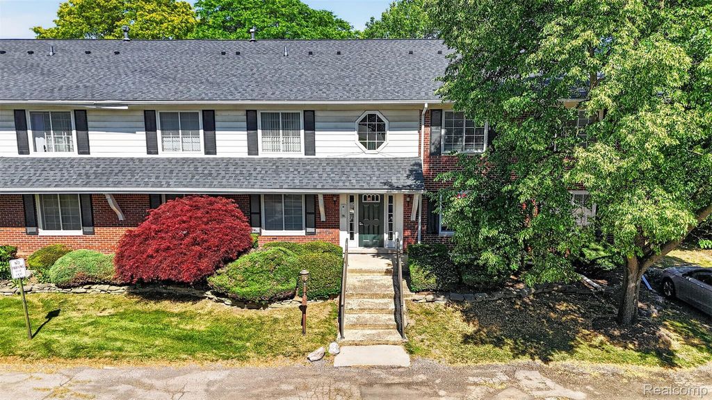 2449 Mulberry Square 32, Bloomfield Hills