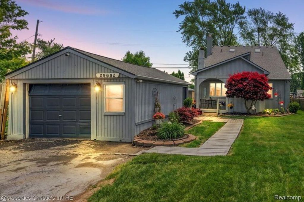 29682 Old North River Road, Harrison charter township
