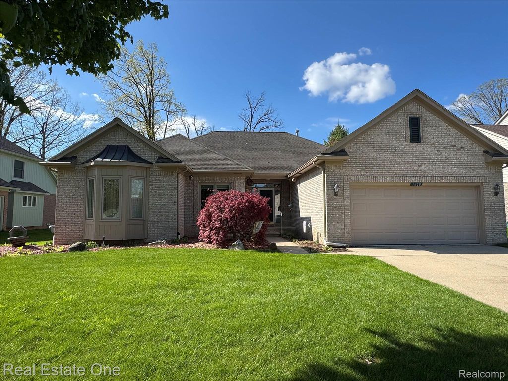 1668 S Shore Drive, Rochester Hills city