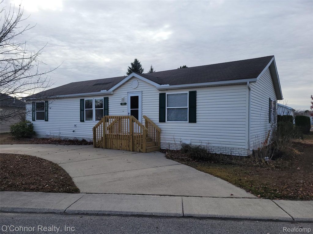 521 Bush Lake Lane, Kimball township