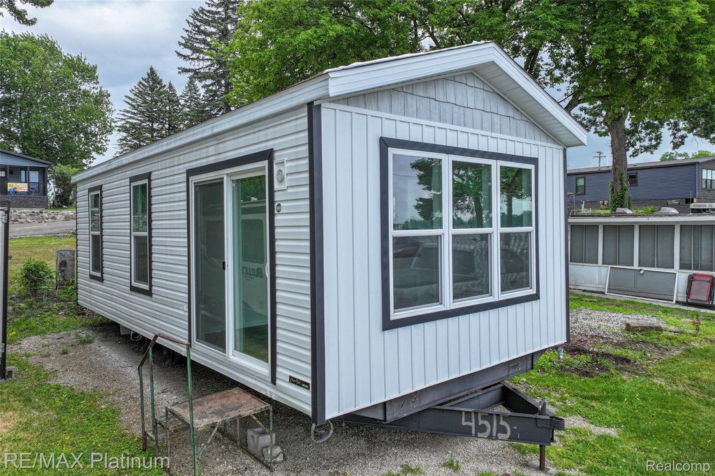 2 Serenity Shore, Fenton charter township